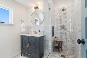 Enjoy our beautiful bathroom with modern finishedEnjoy our beautiful bathroom with modern finished