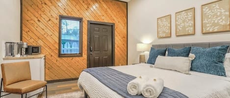 Enjoy returning after a long day of hiking or exploring the town to an ultra comfortable King bed and fresh linens!