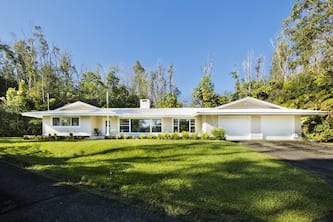 Parklike 4 bedroom AnthuriumHouse, 3+ acres, peaceful, gated, convenient