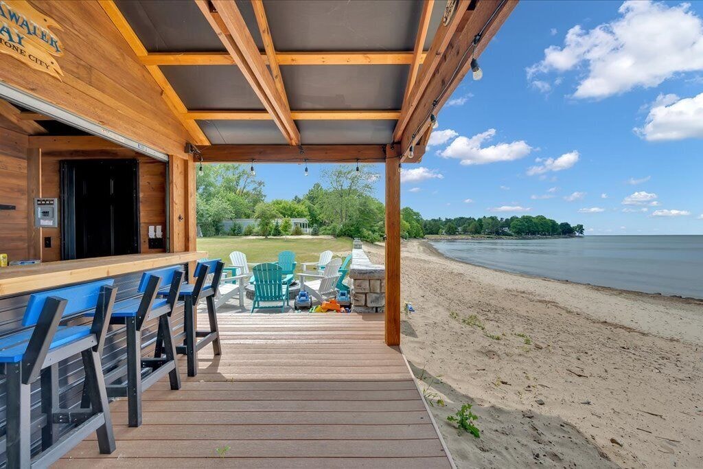 Port Austin lake Huron Beach & Tiki Bar