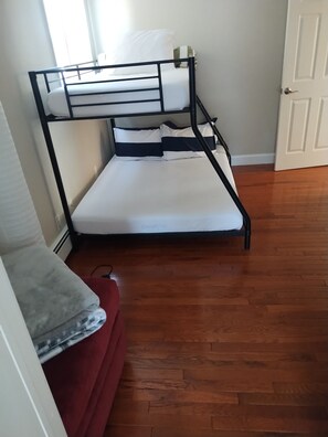 middle room with bunk beds