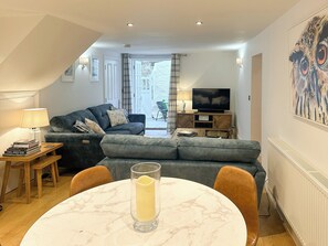 Living room/dining room | April Cottage, 