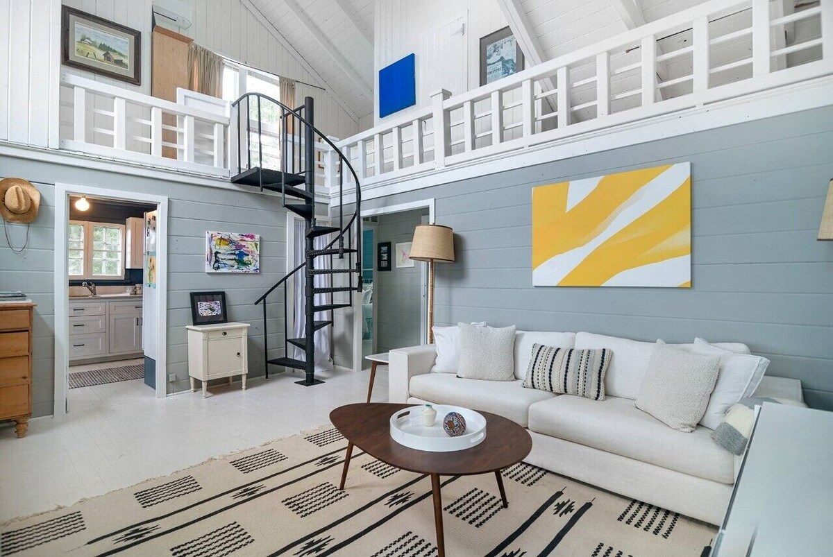 Great Sag Harbor Cottage on the Water Bay views