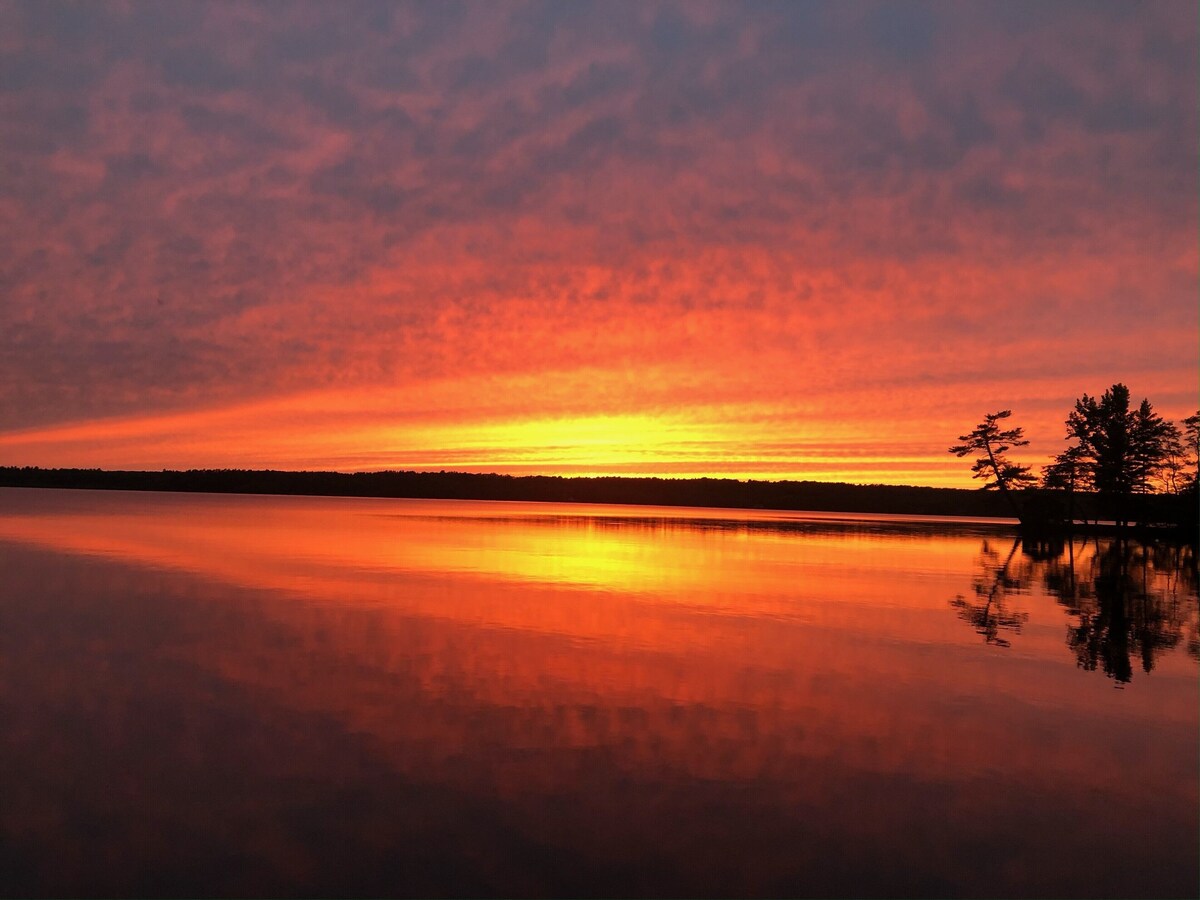 2 BR Lakefront Cottage in Belgrade Lakes Region