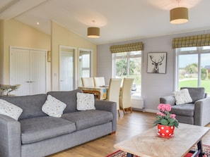 Open plan living space | Buckland Lodge - Whitey Top Lodges, Pentridge