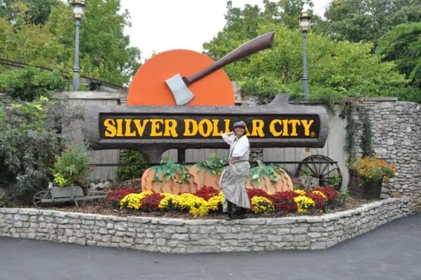 No trip is complete to Branson without a visit to Silver Dollar CIty!