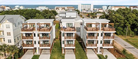 Aerial view of home proximity to ocean