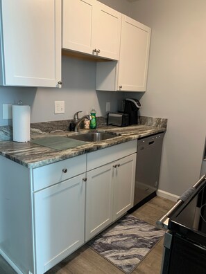 Eat in the fully equipped kitchen or walk to all oceanfront restaurants and bars