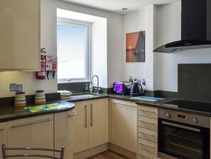 Kitchen/diner | Pennti Treth - Quarter Deck Apartments, Porth, near Newquay