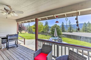 Covered Deck | Free WiFi | Pet Fee | Driveway Parking (12 Vehicles)