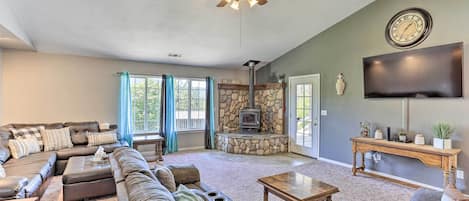 Weaverville Vacation Rental | 6BR | 4BA | 4,500 Sq Ft | Step-Free Access