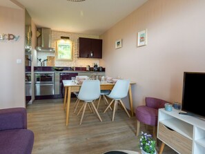 Table, Furniture, Chair, Wood, Interior Design, Cabinetry, Floor, Television, Flooring, Building