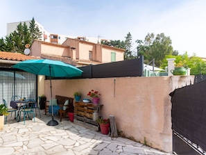 Ciel, Plante, Meubles, Bâtiment, Pot De Fleur, Plante D'Appartement, Arbre, Chaise, Mobilier De Jardin, Maison