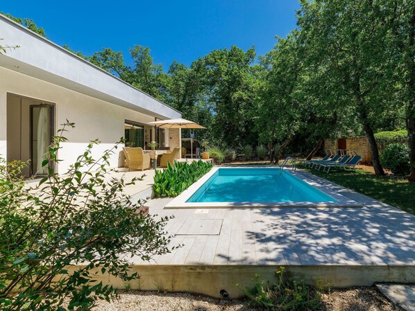 Plant, Water, Property, Sky, Building, Azure, Tree, Shade, Swimming Pool, Window