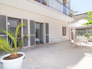 Plante, Fenêtre, Propriété, Bâtiment, Pot De Fleur, Plante D'Appartement, Porte, Design Intérieur, Maison, Bois