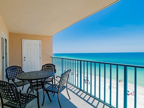 Enjoy coffee and dinner on large balcony face Gulf of Mexico