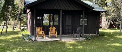 Rustic, log cabin on Mullett Lake!