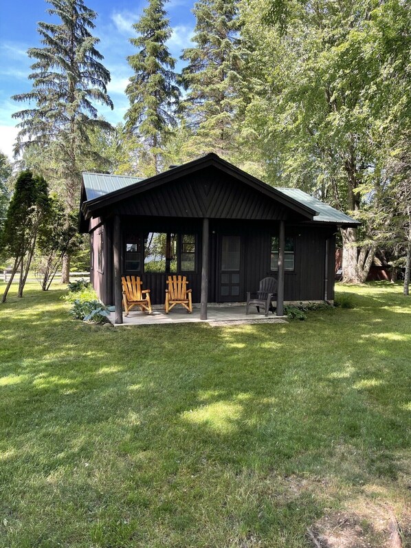 Rustic, log cabin on Mullett Lake!