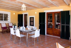 Outdoor dining