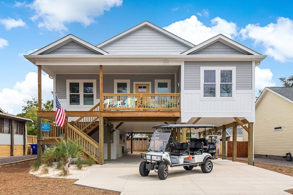 Gorgeous new home with new 6 seater Golf Cart provided