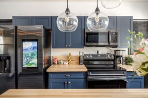"This rental is in a great location, well designed, furnished beautifully, and clean."
-Ramona, September 2022