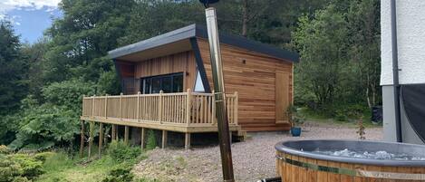 Cedar cladded chalet with wood-fired hot tub (extra £60 per stay)