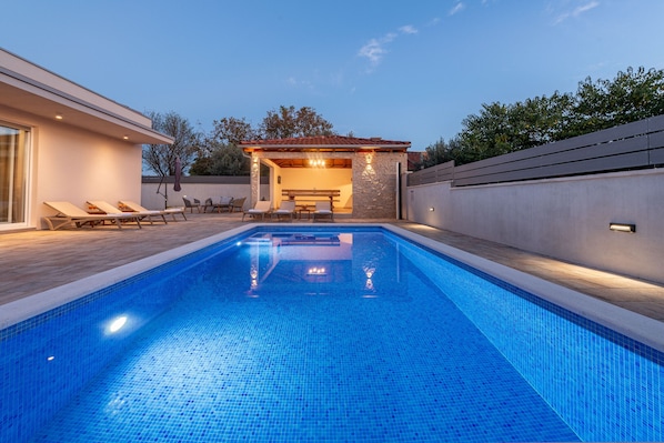 Swimming pool