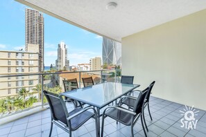 Balcony features glittering ocean views 🏝