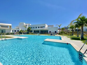 Swimming pool