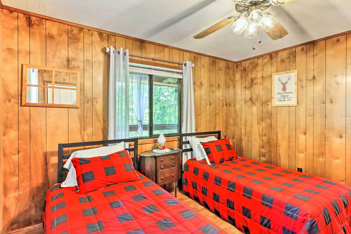 Quaint Murphy Cabin in Serene Wooded Setting!