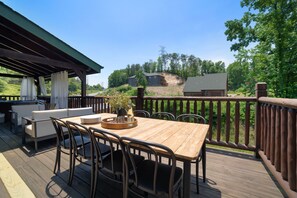 Dine al fresco under open skies.