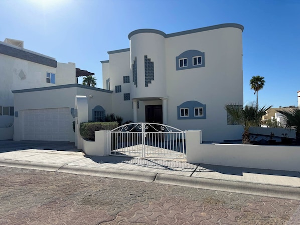 Welcome to Costa Diamante E10!