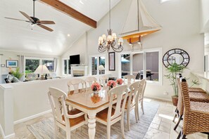 38 Stoney Creek | Dining Table