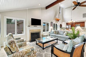 38 Stoney Creek | Living Room