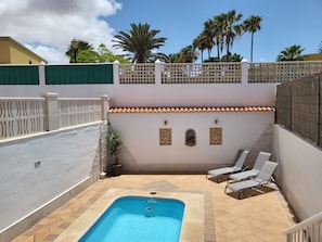 Plunge pool and terrace - loungers for 6, lockable gate