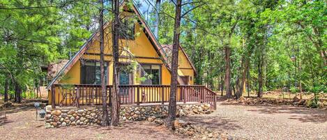 Pinetop Vacation Rental | 4BR | 3BA | Stairs Required | 1,975 Sq Ft