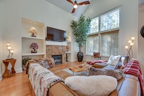 Living Room | Gas Fireplace | Smart TV