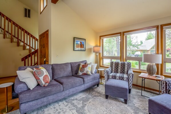 Living Room w/Fireplace and TV