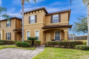 1104-calabria-avenue--davenport--fl-33897---03.jpg