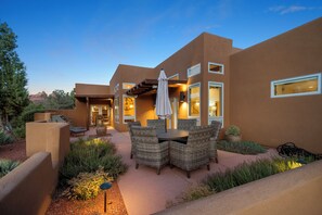 Large Front Patio with dining table and seating for 6