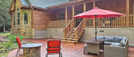 Florence Vacation Rental | 4BR | 2.5BA | Step-Free Access | 2,235 Sq Ft