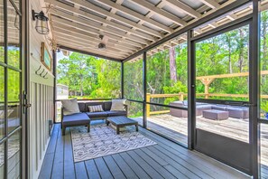 Screened-In Porch | Natural Gas Grill | Pet Friendly w/ Fee