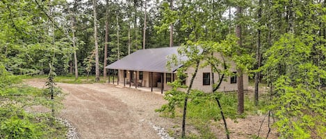 Broken Bow Vacation Rental | 3BR | 2BA | 1,450 Sq Ft | Step-Free Access