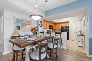 Beautiful updated kitchen, granite countertops