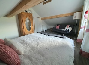 Ferienhaus (140 qm) in Berghüttenflair mit Whirlpool-Schlafzimmer 2