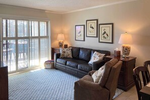 Living Room | Smart TV | Free WiFi | Single-Story Unit
