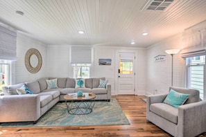 Living Room | Free WiFi | Smart TV