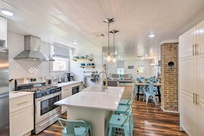 Kitchen | Cooking Basics | Fully Remodeled Interior