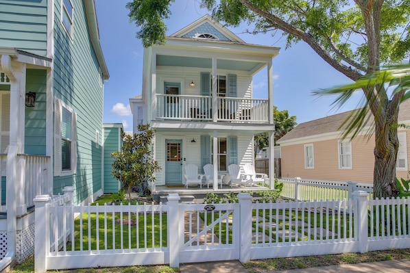 Galveston Vacation Rental | 3BR | 2.5BA | Stairs Required | 1,450 Sq Ft