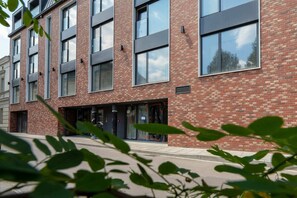 Enjoy easy access to the city's attractions from this well-located building. 